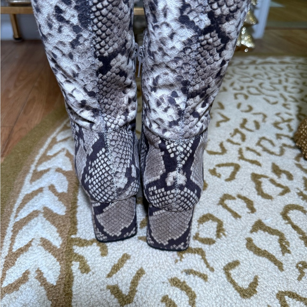 Steve Madden Dexie Slim Fit Knee High Block Heel Boot - Picture 9 of 10